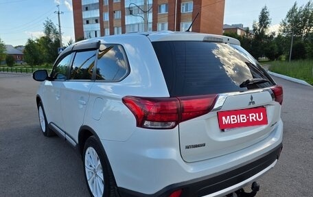 Mitsubishi Outlander III рестайлинг 3, 2015 год, 1 499 000 рублей, 11 фотография