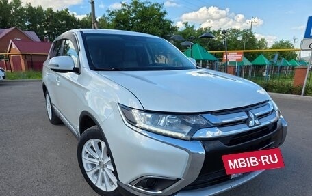 Mitsubishi Outlander III рестайлинг 3, 2015 год, 1 499 000 рублей, 5 фотография