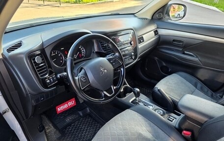 Mitsubishi Outlander III рестайлинг 3, 2015 год, 1 499 000 рублей, 12 фотография