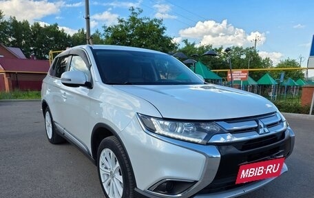 Mitsubishi Outlander III рестайлинг 3, 2015 год, 1 499 000 рублей, 7 фотография