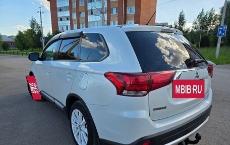 Mitsubishi Outlander III рестайлинг 3, 2015 год, 1 499 000 рублей, 4 фотография