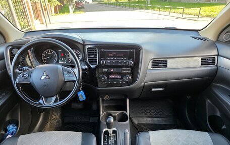 Mitsubishi Outlander III рестайлинг 3, 2015 год, 1 499 000 рублей, 14 фотография