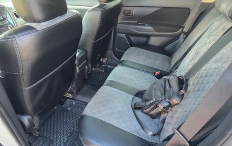 Mitsubishi Outlander III рестайлинг 3, 2015 год, 1 499 000 рублей, 18 фотография