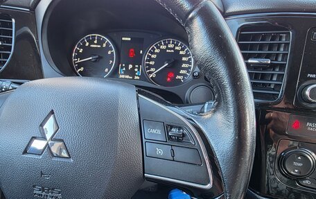 Mitsubishi Outlander III рестайлинг 3, 2015 год, 1 499 000 рублей, 20 фотография