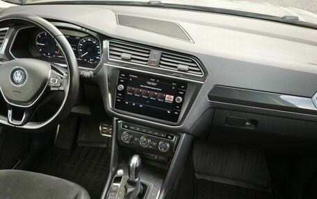Volkswagen Tiguan II, 2018 год, 2 150 000 рублей, 14 фотография