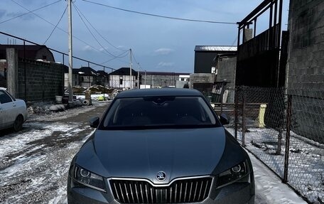 Skoda Superb III рестайлинг, 2018 год, 2 380 000 рублей, 1 фотография