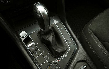 Volkswagen Tiguan II, 2018 год, 2 150 000 рублей, 19 фотография
