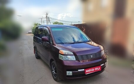 Toyota Voxy II, 2002 год, 930 000 рублей, 1 фотография