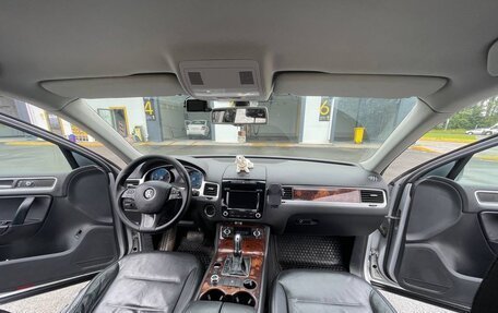 Volkswagen Touareg III, 2011 год, 1 550 000 рублей, 5 фотография