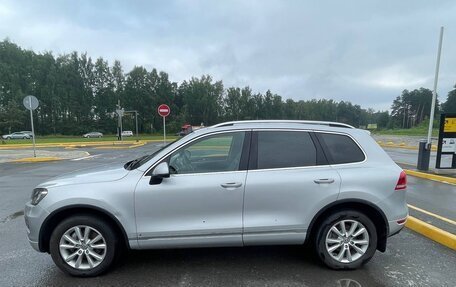 Volkswagen Touareg III, 2011 год, 1 550 000 рублей, 2 фотография