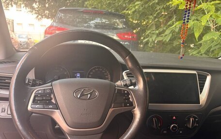 Hyundai Solaris II рестайлинг, 2017 год, 1 300 000 рублей, 8 фотография