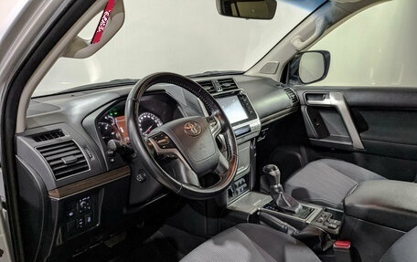 Toyota Land Cruiser Prado 150 рестайлинг 2, 2018 год, 3 995 000 рублей, 15 фотография