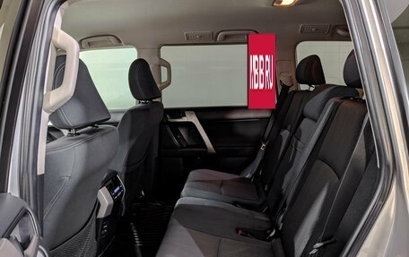 Toyota Land Cruiser Prado 150 рестайлинг 2, 2018 год, 3 995 000 рублей, 18 фотография
