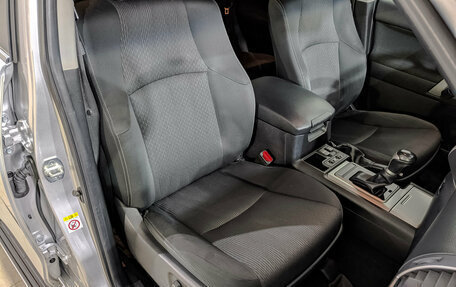 Toyota Land Cruiser Prado 150 рестайлинг 2, 2018 год, 3 995 000 рублей, 24 фотография