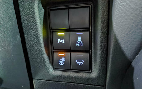 Toyota Land Cruiser Prado 150 рестайлинг 2, 2018 год, 3 995 000 рублей, 27 фотография