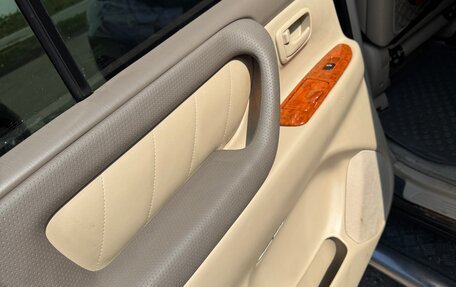 Toyota Land Cruiser 100 рестайлинг 2, 2005 год, 1 850 000 рублей, 10 фотография
