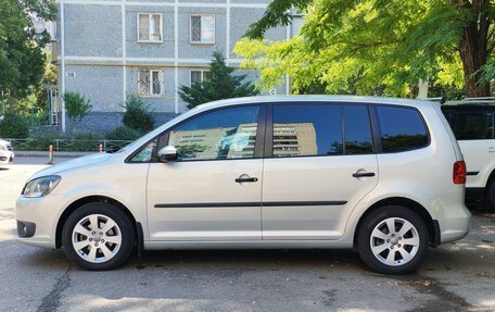 Volkswagen Touran III, 2011 год, 1 100 000 рублей, 2 фотография