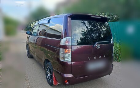 Toyota Voxy II, 2002 год, 930 000 рублей, 2 фотография