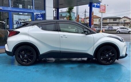 Toyota C-HR I рестайлинг, 2023 год, 1 720 000 рублей, 7 фотография