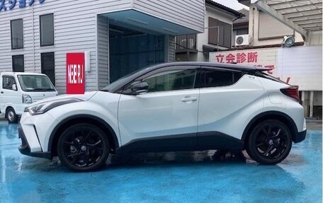 Toyota C-HR I рестайлинг, 2023 год, 1 720 000 рублей, 8 фотография