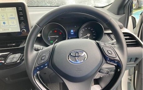 Toyota C-HR I рестайлинг, 2023 год, 1 720 000 рублей, 16 фотография