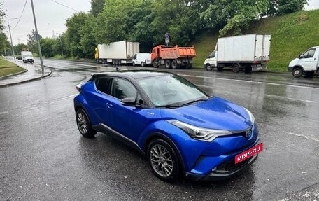 Toyota C-HR I рестайлинг, 2018 год, 1 980 000 рублей, 19 фотография