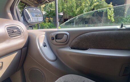 Chrysler Voyager IV, 2001 год, 440 777 рублей, 16 фотография