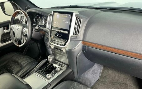 Toyota Land Cruiser 200, 2017 год, 6 948 500 рублей, 14 фотография