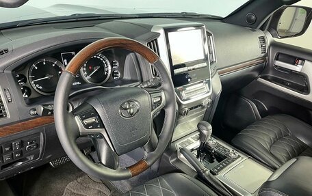 Toyota Land Cruiser 200, 2017 год, 6 948 500 рублей, 12 фотография