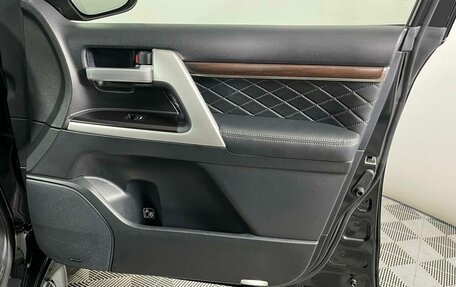 Toyota Land Cruiser 200, 2017 год, 6 948 500 рублей, 21 фотография