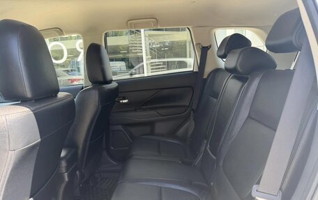 Mitsubishi Outlander III рестайлинг 3, 2014 год, 1 630 000 рублей, 12 фотография
