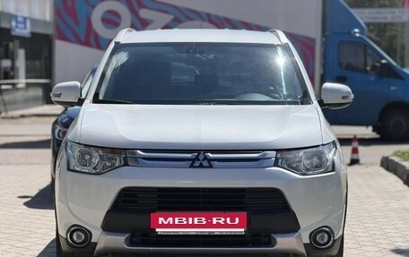 Mitsubishi Outlander III рестайлинг 3, 2014 год, 1 630 000 рублей, 2 фотография