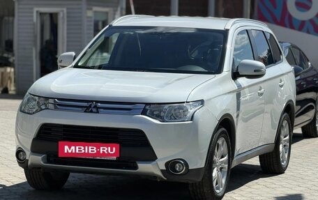 Mitsubishi Outlander III рестайлинг 3, 2014 год, 1 630 000 рублей, 3 фотография