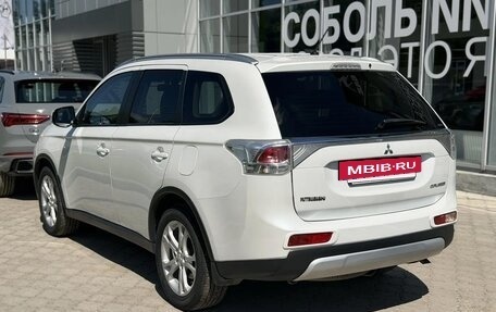 Mitsubishi Outlander III рестайлинг 3, 2014 год, 1 630 000 рублей, 5 фотография