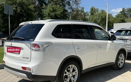 Mitsubishi Outlander III рестайлинг 3, 2014 год, 1 630 000 рублей, 4 фотография