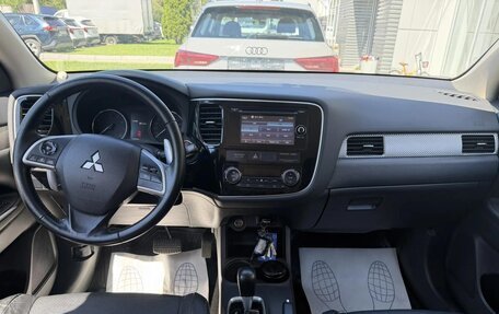 Mitsubishi Outlander III рестайлинг 3, 2014 год, 1 630 000 рублей, 14 фотография