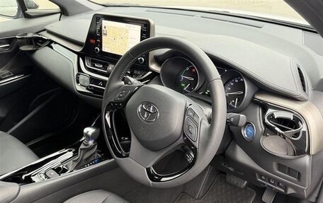 Toyota C-HR I рестайлинг, 2023 год, 1 950 000 рублей, 10 фотография