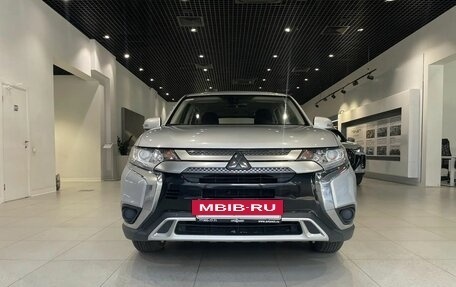 Mitsubishi Outlander III рестайлинг 3, 2019 год, 2 000 000 рублей, 2 фотография