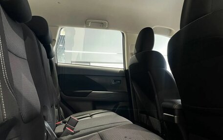 Mitsubishi Outlander III рестайлинг 3, 2019 год, 2 000 000 рублей, 12 фотография