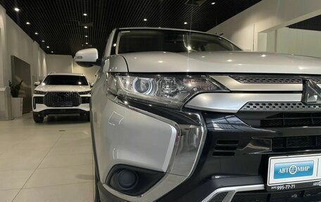 Mitsubishi Outlander III рестайлинг 3, 2019 год, 2 000 000 рублей, 9 фотография