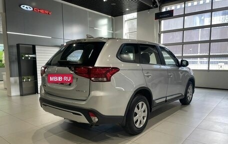 Mitsubishi Outlander III рестайлинг 3, 2019 год, 2 000 000 рублей, 4 фотография