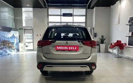 Mitsubishi Outlander III рестайлинг 3, 2019 год, 2 000 000 рублей, 5 фотография