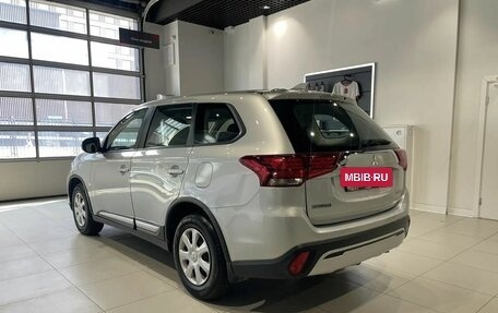 Mitsubishi Outlander III рестайлинг 3, 2019 год, 2 000 000 рублей, 6 фотография