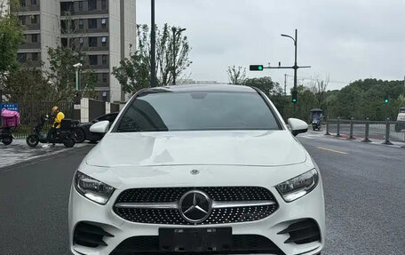 Mercedes-Benz A-Класс, 2022 год, 1 400 000 рублей, 2 фотография