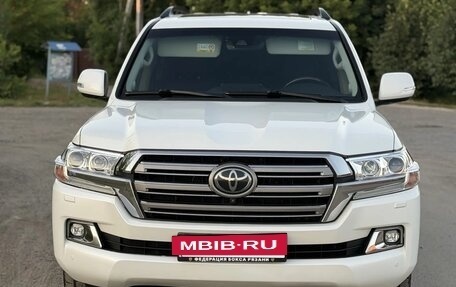 Toyota Land Cruiser 200, 2018 год, 6 750 000 рублей, 3 фотография