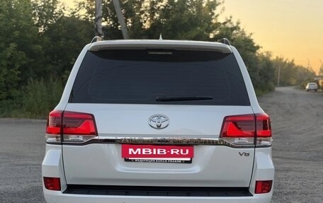 Toyota Land Cruiser 200, 2018 год, 6 750 000 рублей, 2 фотография