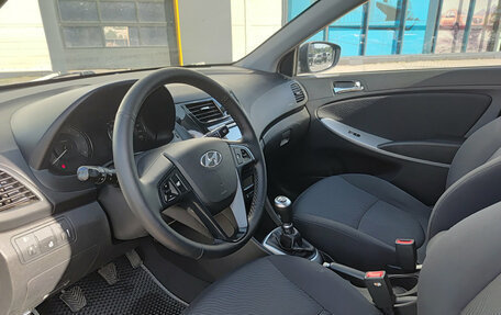 Hyundai Solaris II рестайлинг, 2013 год, 815 000 рублей, 20 фотография