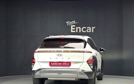 Hyundai Kona, 2023 год, 1 820 000 рублей, 4 фотография