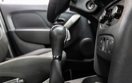 Renault Logan II, 2017 год, 888 000 рублей, 32 фотография