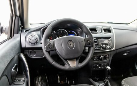 Renault Logan II, 2017 год, 888 000 рублей, 27 фотография